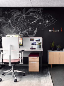 Please von Steelcase